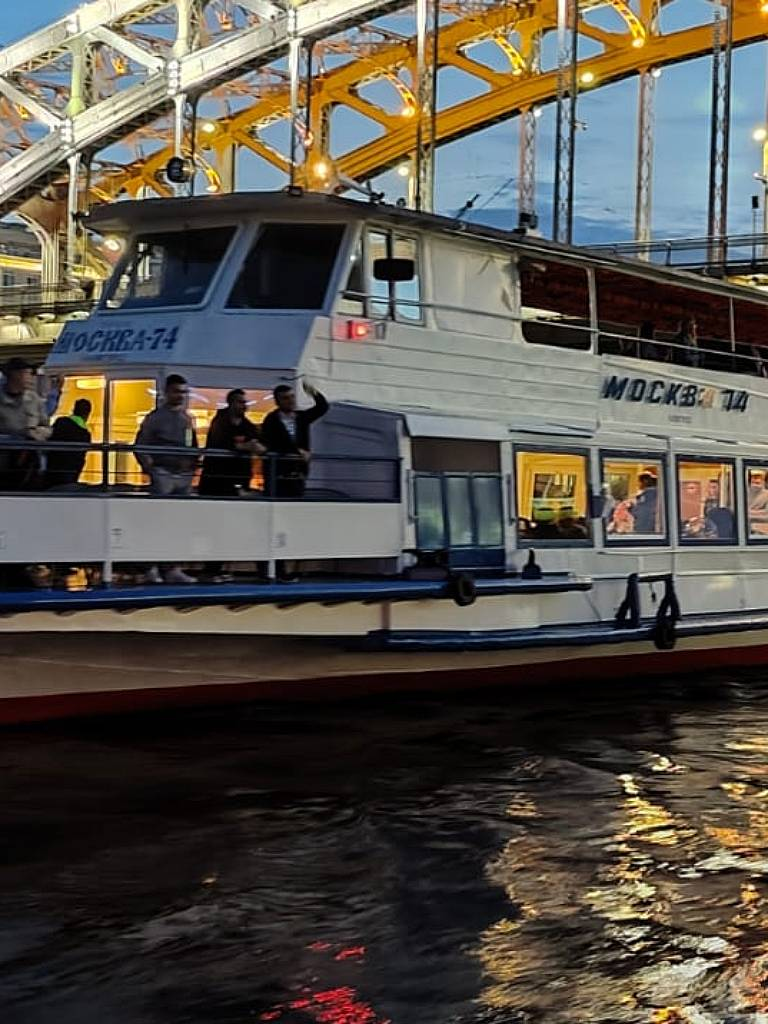Речная прогулка по Неве от причала Петровская набережная