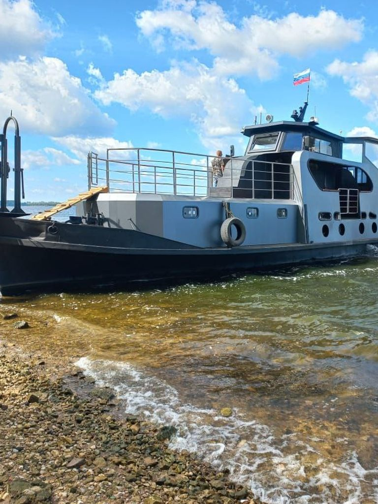Вечерняя экскурсия на теплоходе класса VIP «5 мостов», 3-4 ч.