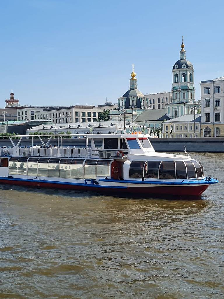 Речная прогулка на теплоходе Император по центру Москвы + аудиогид