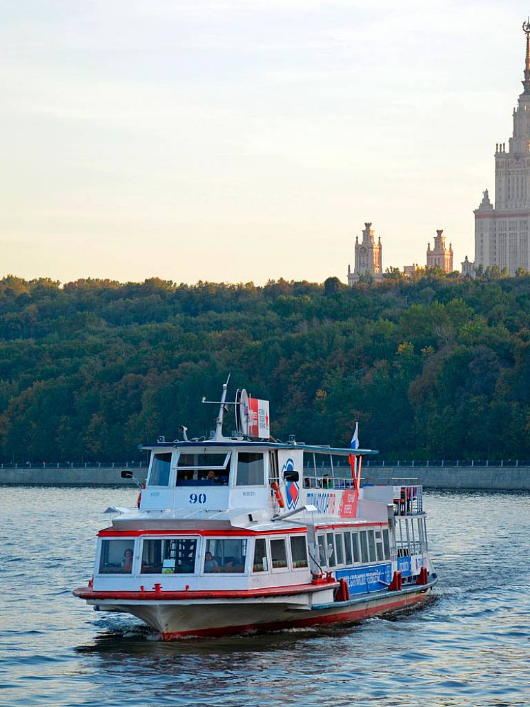 Речная прогулка по центру Москвы от Парка «Зарядье» (круговая)