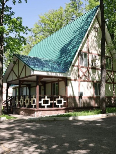 Проживание в номерах и коттеджах