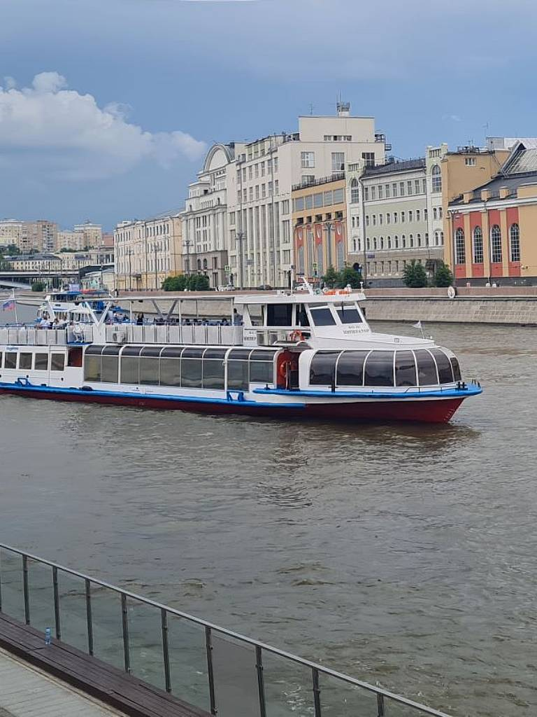 Речная прогулка на теплоходе от Парка Зарядье до Киевского вокзала
