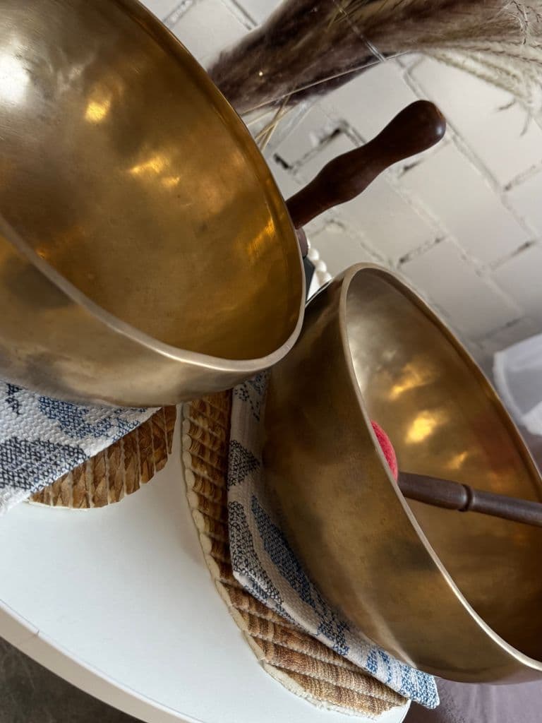 Вибро-акустический массаж тибетскими чашами