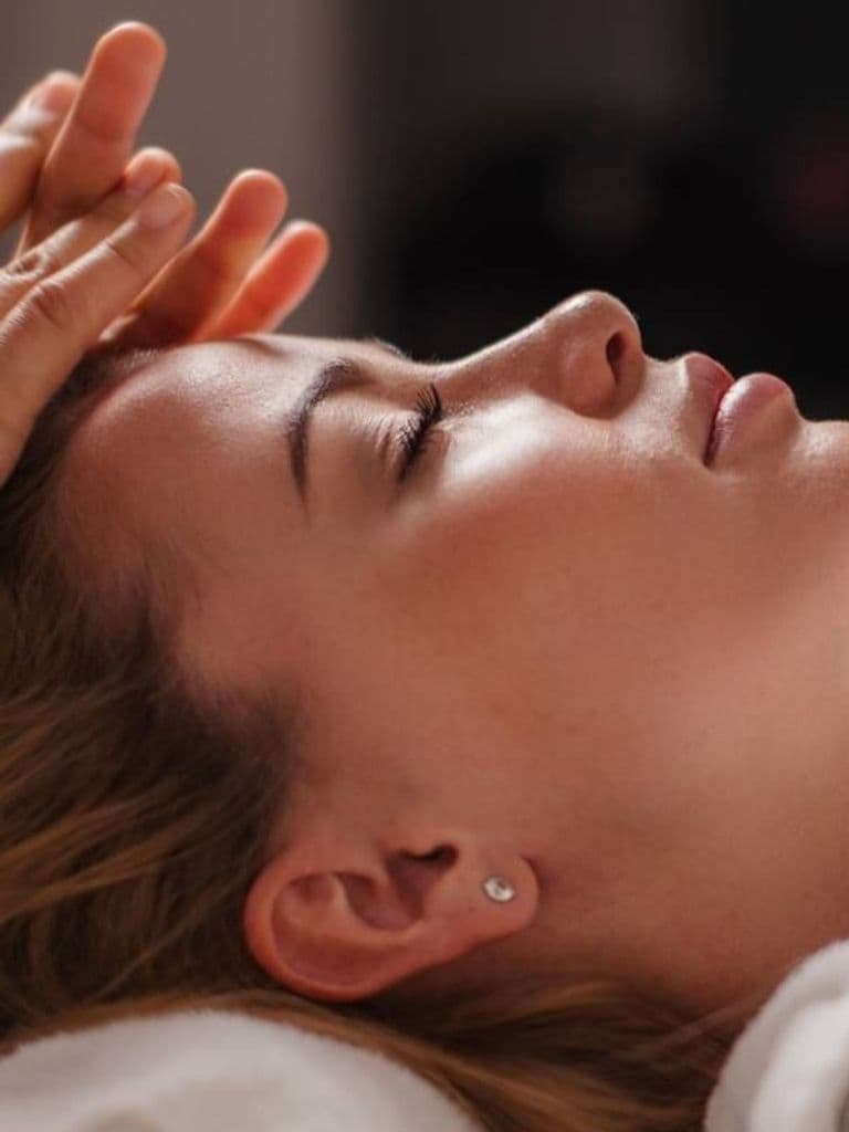 Французкий скульптурный массаж лица