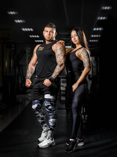 Абонемент на 1 месяц безлимитного посещения тренажерного зала и зала групповых программ + 1 персональная тренировка в подарок