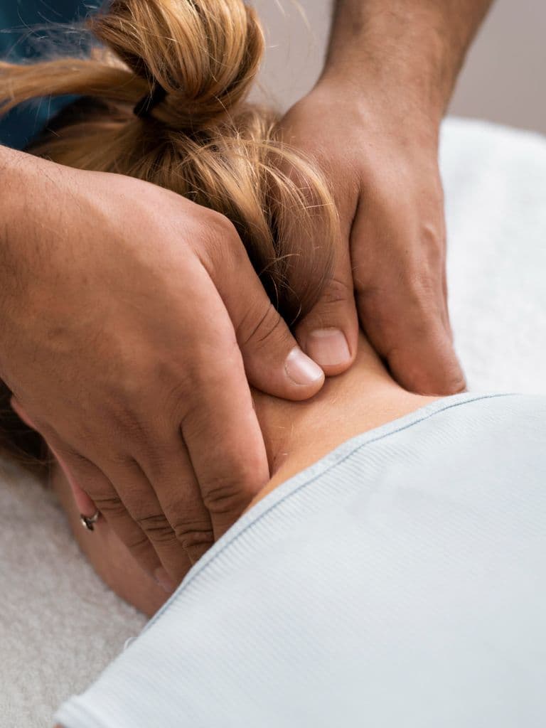 Массаж шейно-воротниковой зоны, 10 мин.