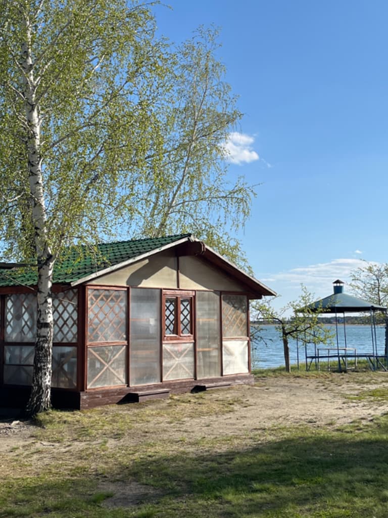 Аренда беседки на берегу озера