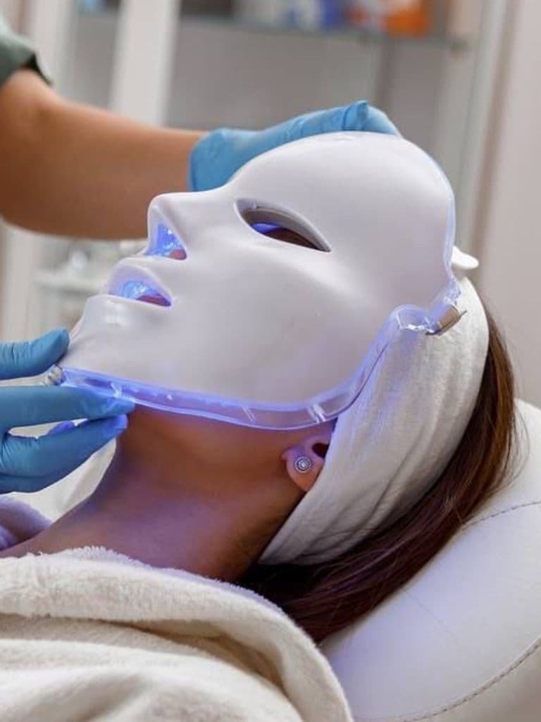 LED-маска с омолаживающей сывороткой