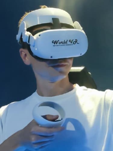 Игра в шлеме виртуальной реальности