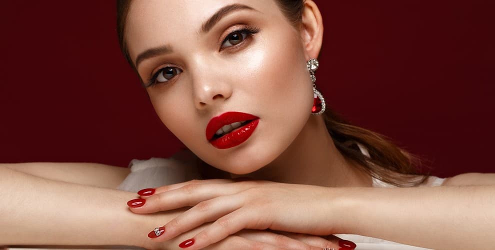 LAShes and Nails