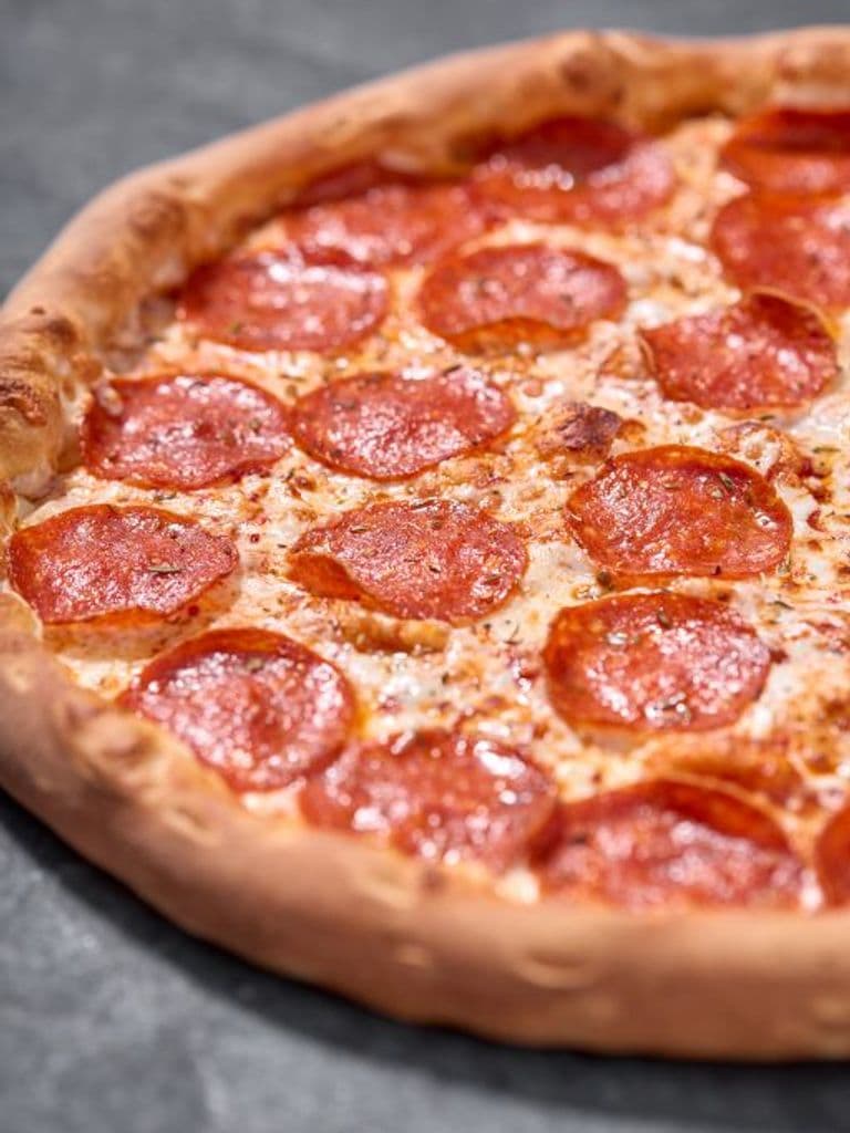 Пицца «Пепперони» 20 см в подарок при заказе от 1650 руб.