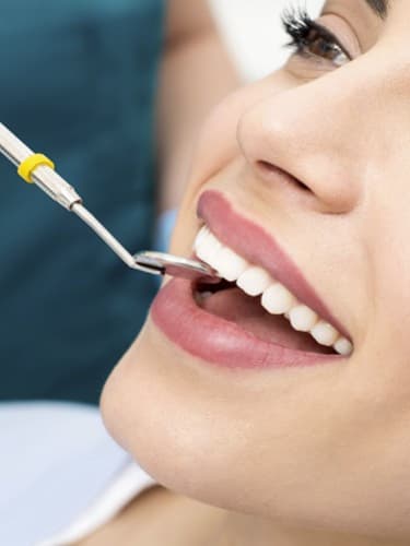 Лечение кариеса 1 зуба и установка светоотверждаемой пломбы