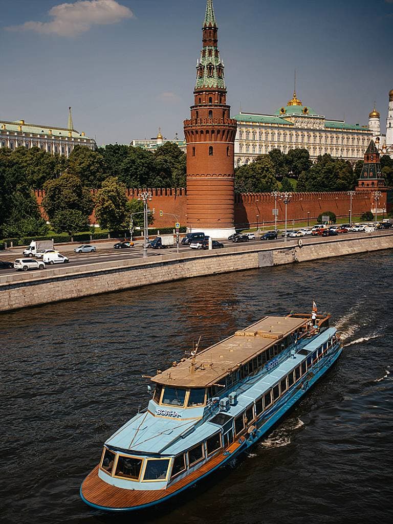 Прогулка по Москве-реке на теплоходе «Волна» от Крымского моста