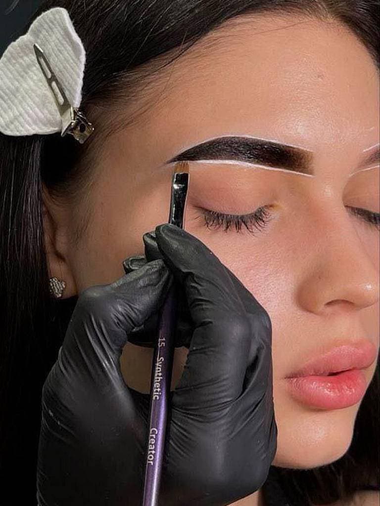 Оформление + окрашивание бровей