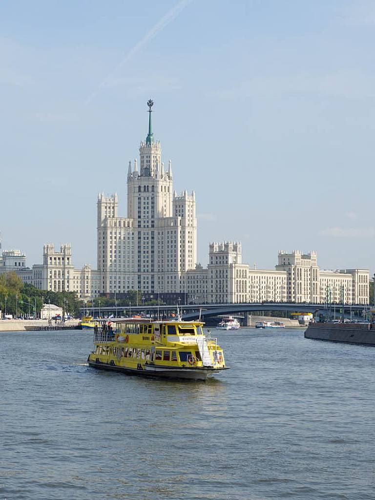Прогулка на теплоходе по центру Москвы