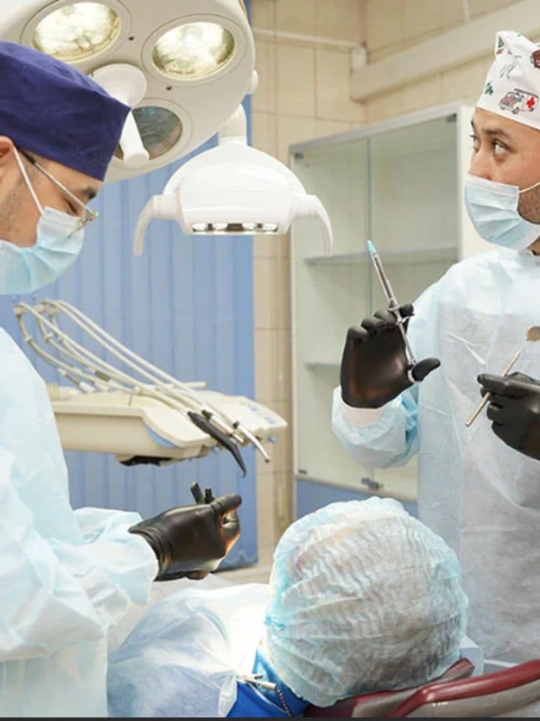 Установка зубного имплантата