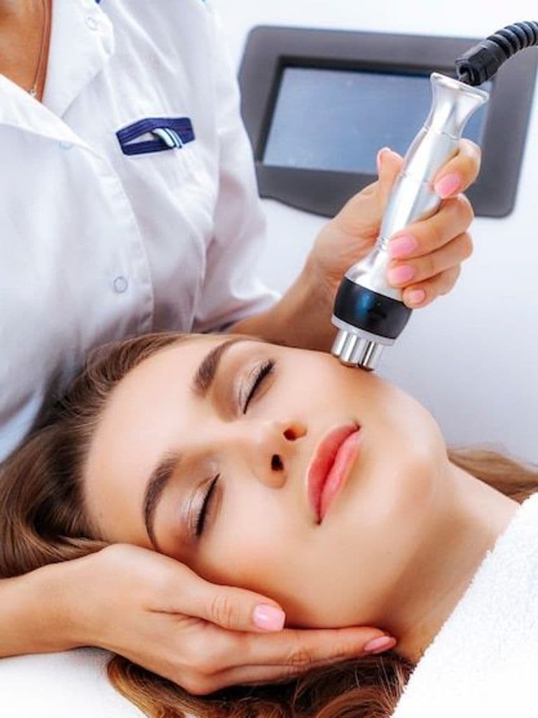 Аппаратный массаж лица, 30 мин.