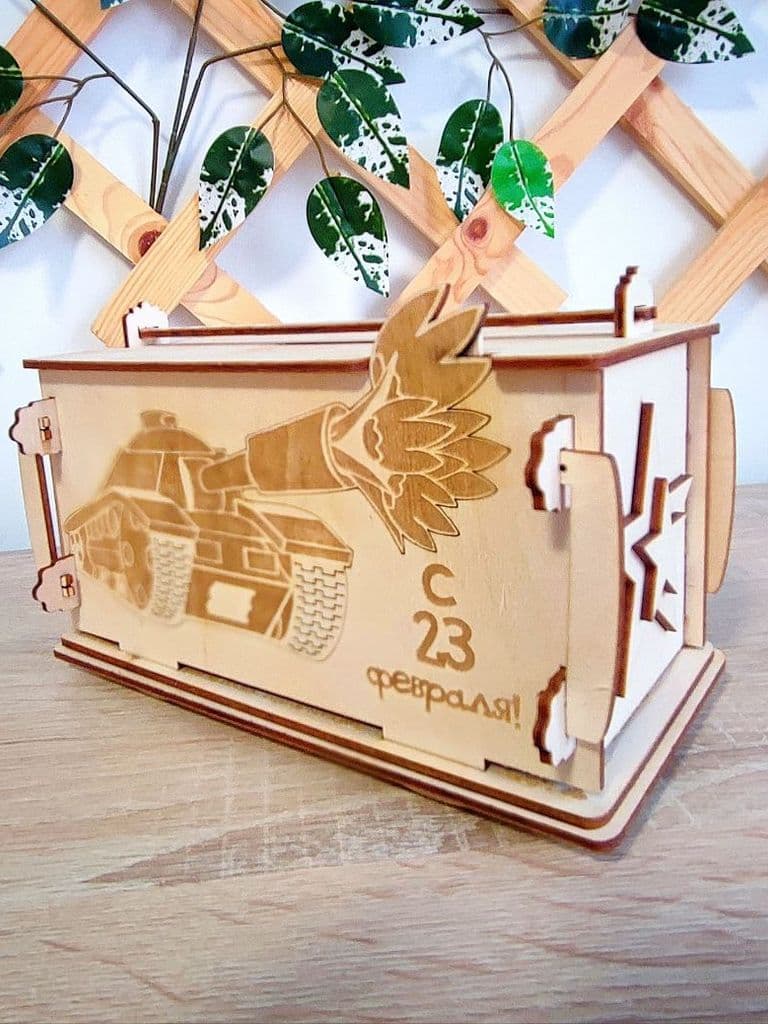 Копилка «23 февраля» из фанеры (с танком), 10*18 см