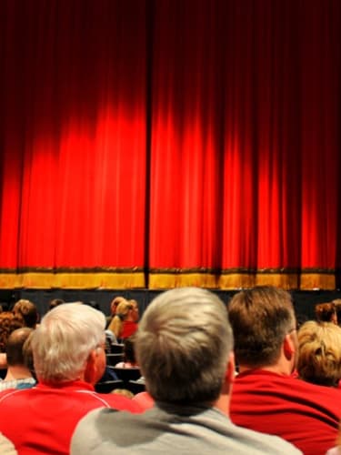 Билеты на спектакль «Вечно живые»