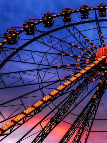 Посещение аттракциона «Колесо обозрения»