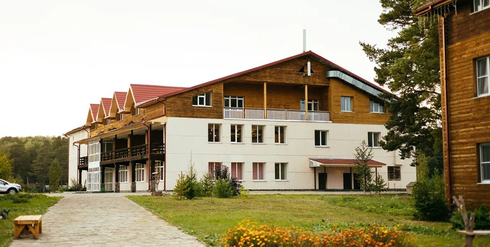 Комплекс Аракуль на берегу озера