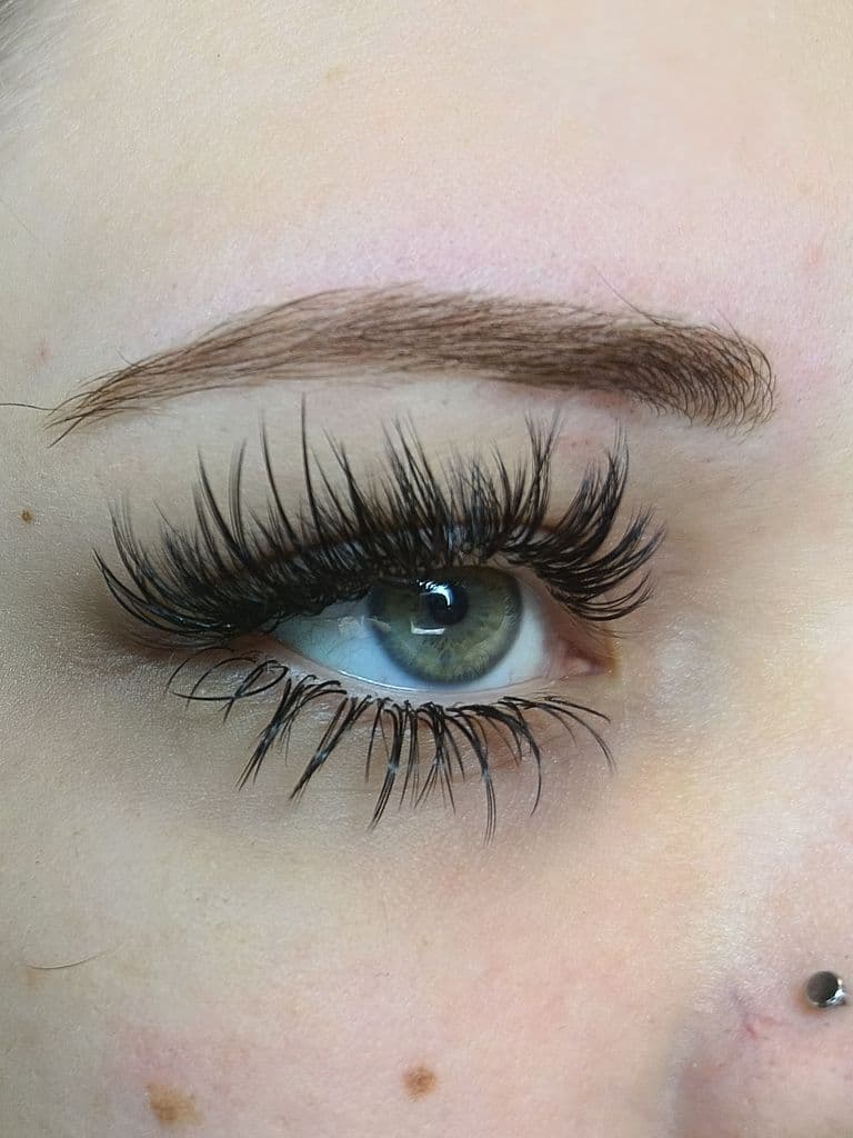 Коррекция бровей + окрашивание бровей краской или хной