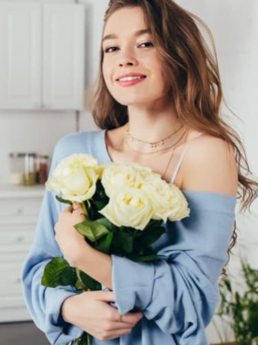 на цветы и зелень в ассортименте