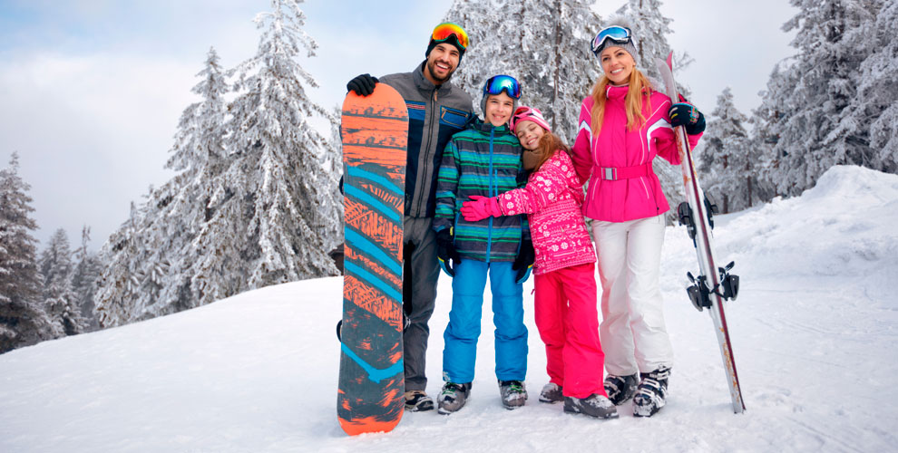 на аренду снаряжения для катания на сноуборде или горных лыжах