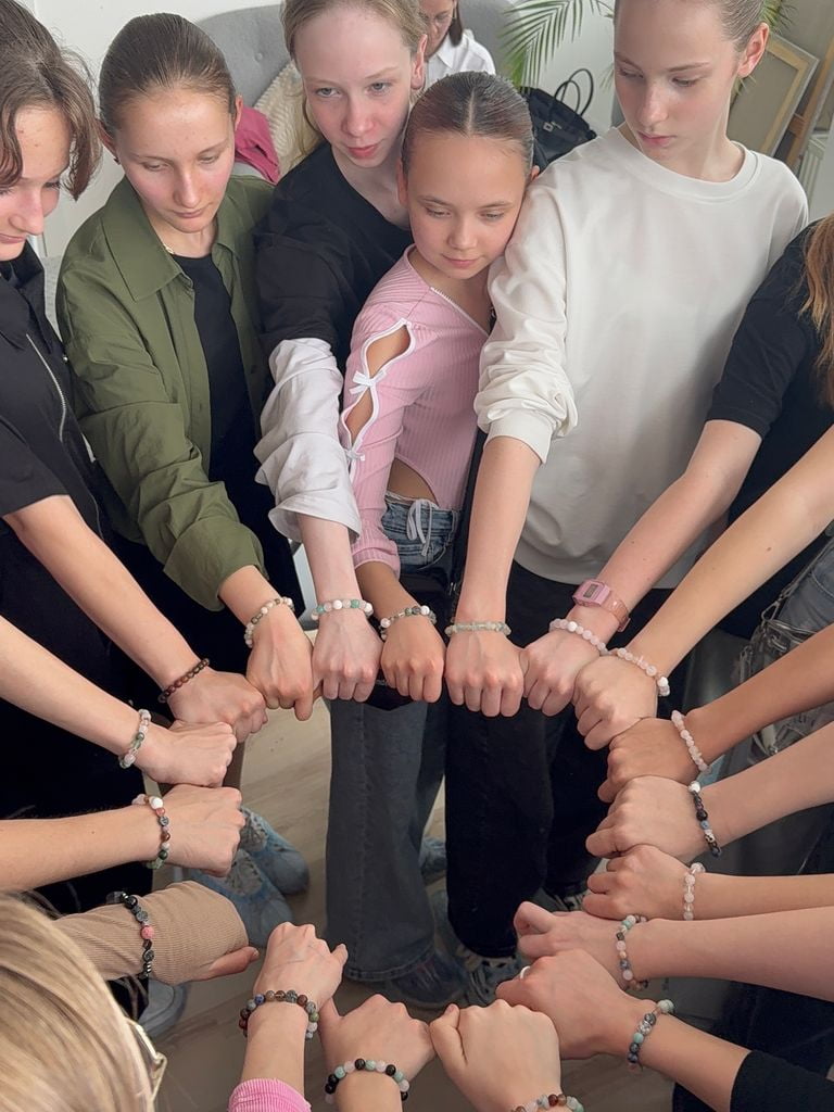 Детский праздник по созданию ресурсных браслетов