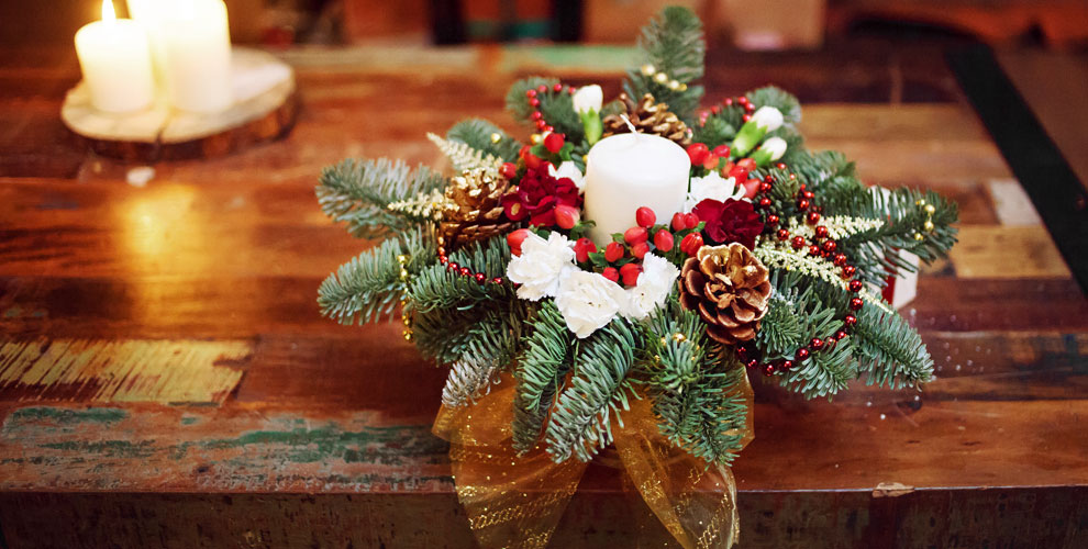 на готовые композиции из живых цветов в деревянных ящиках, шляпных коробках, стаканчиках