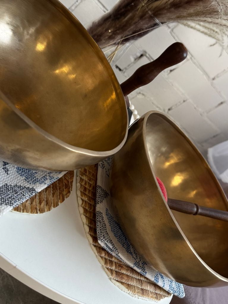 Вибро-акустический массаж тибетскими чашами