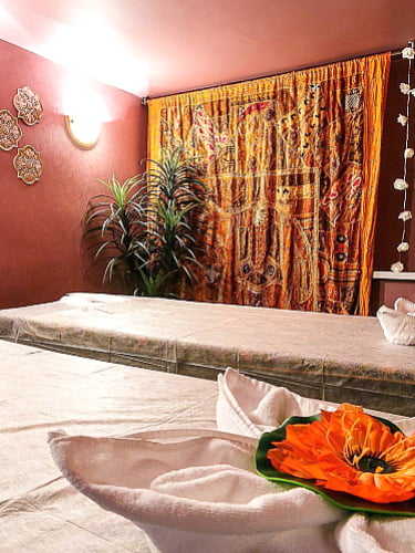 SPA-массаж с горячими травяными мешочками