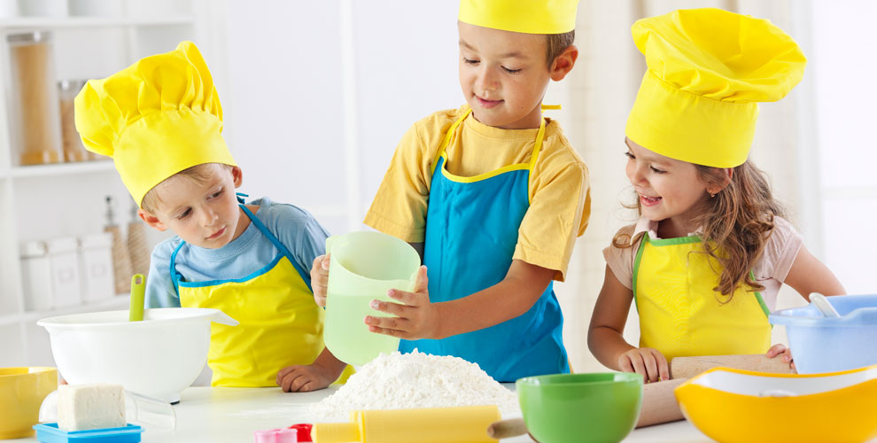 на посещение детского мастер-класса по декорированию сувенирного шоколада «Шоколадный шар с предсказанием» + экскурсия + дегустация, 1 ч. 30 мин.