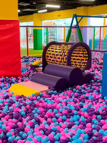 на безлимитное посещение батутного центра в выходные