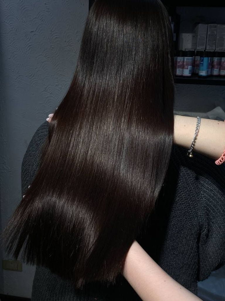 Кератиновое выпрямление волос