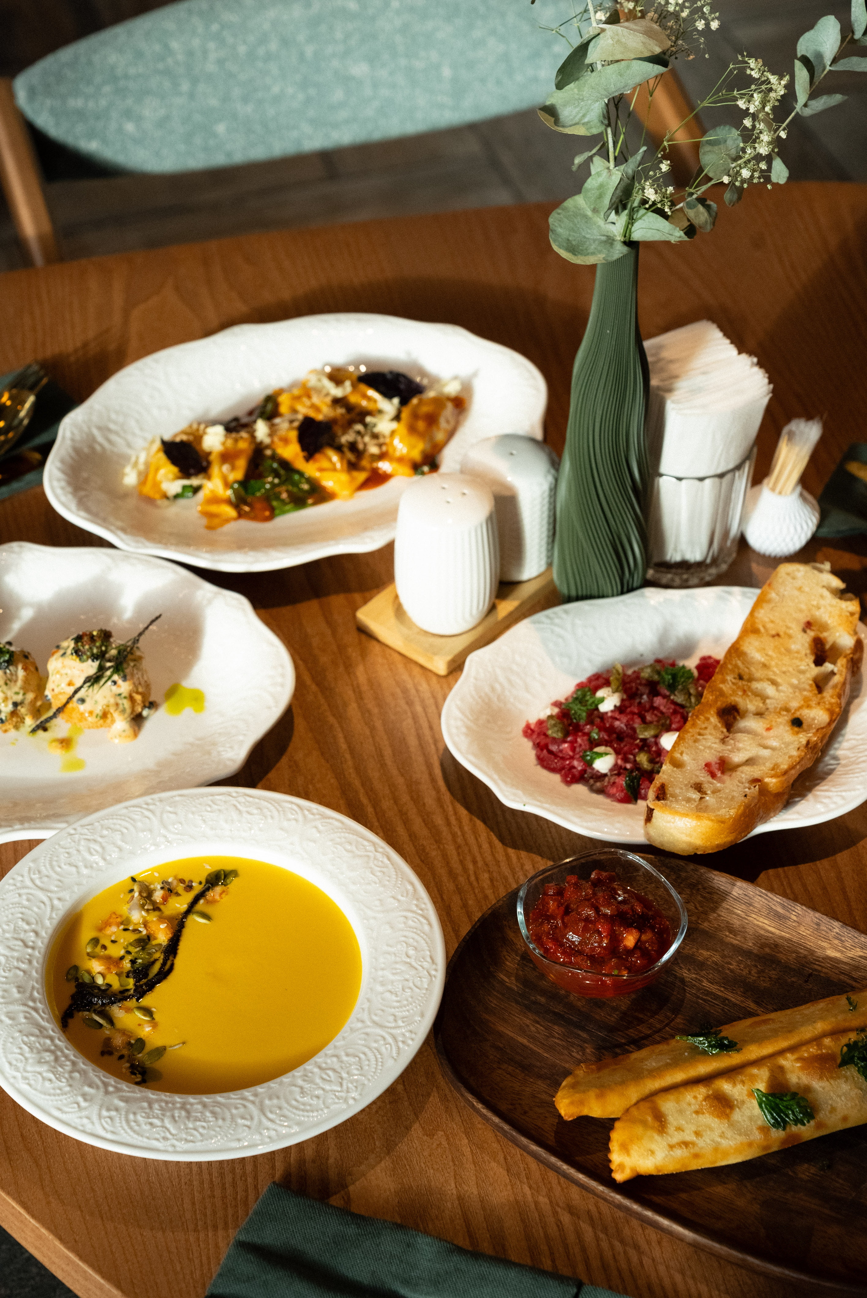 Основное меню кухни и безалкогольные напитки