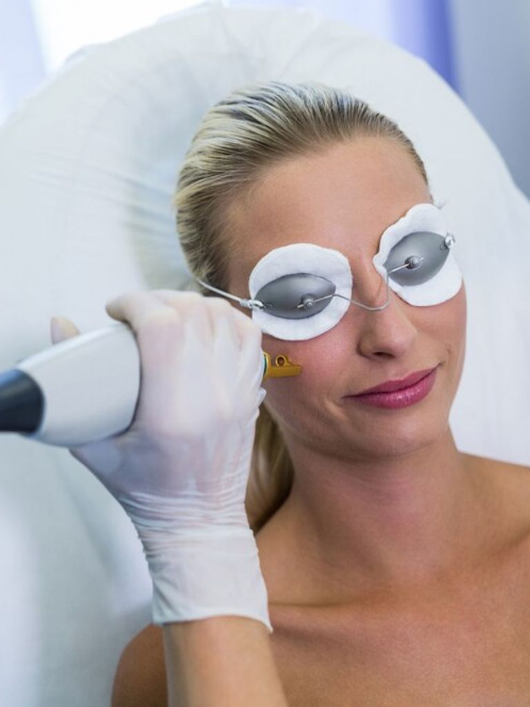 Удаление пигментных пятен с помощью фототерапии