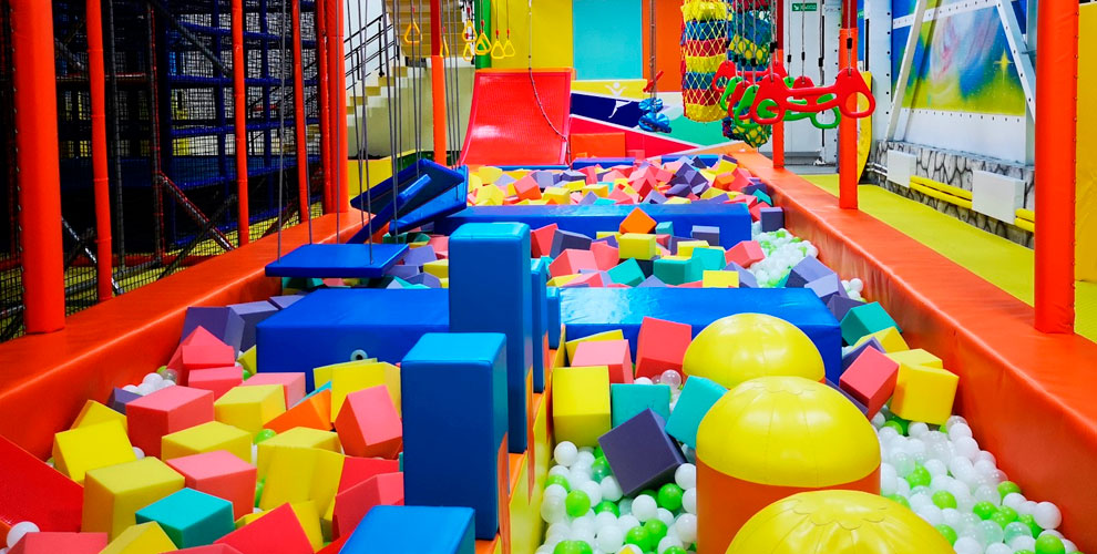 на билет на безлимитное посещение центра в будние дни для взрослых и детей с 3 лет