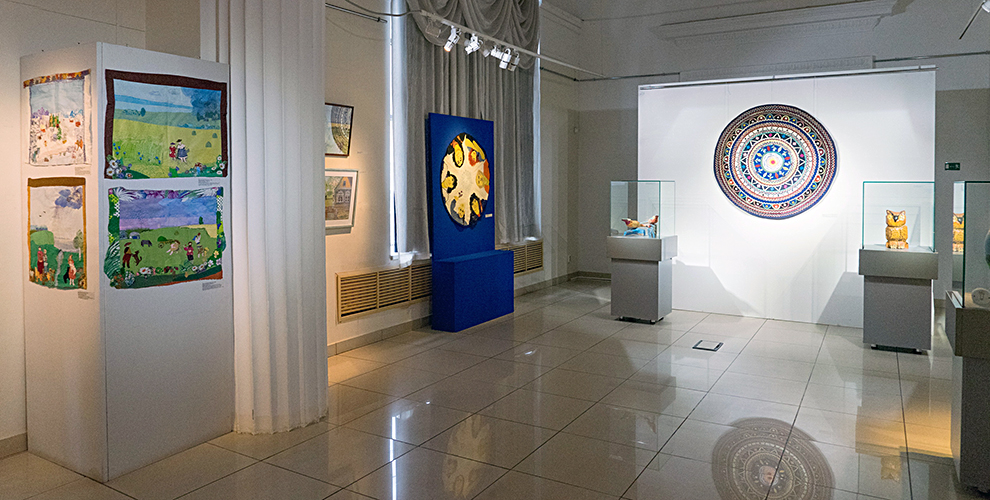 на посещение выставки «Когда простым и нежным взором...» + экскурсия