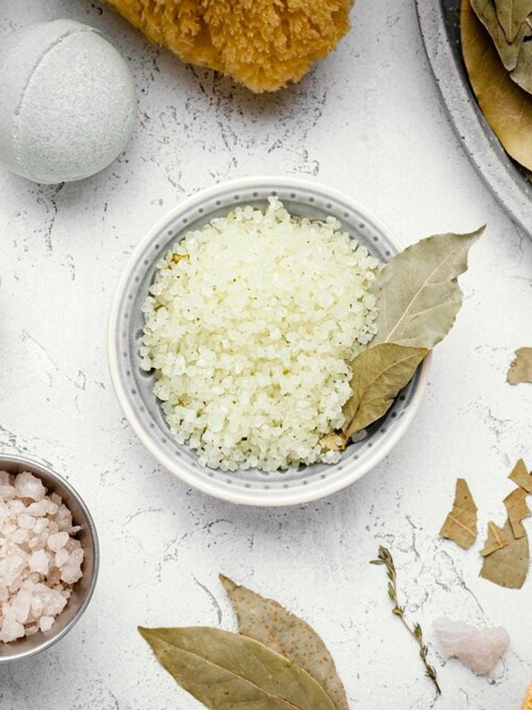 Солевые или травяные ванны для ног