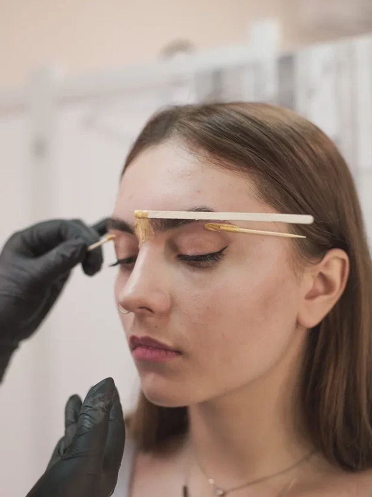 Оформление бровей (воск)