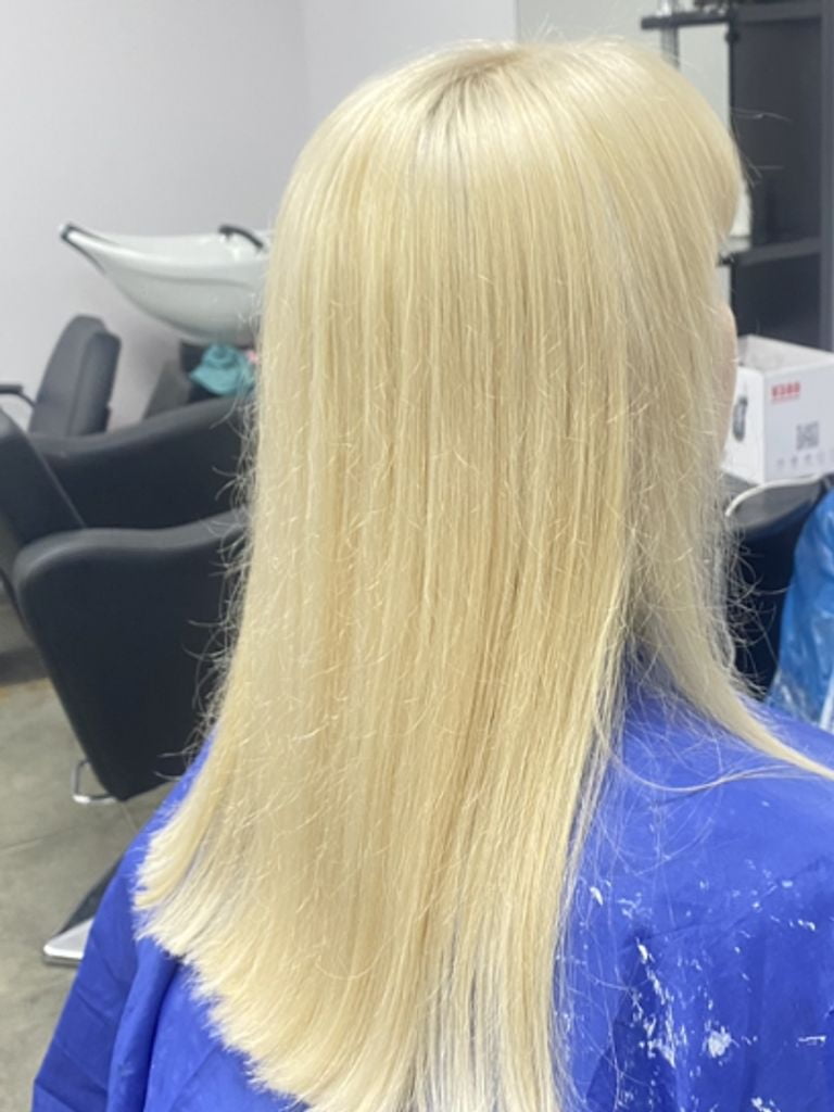 на обесцвечивание корней (до 3 см) Constant Delight, Studio Professional + тонирование волос + мытье головы + укладка волос любой длины по форме стрижки