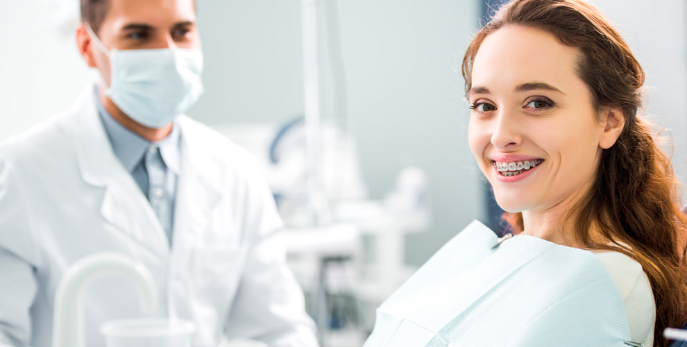 первичный прием стоматолога + стерильный набор инструментов