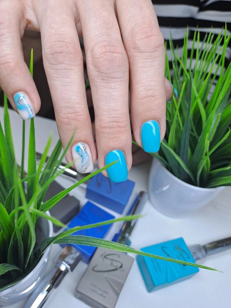 Женский маникюр + однотонное покрытие гель-лаком