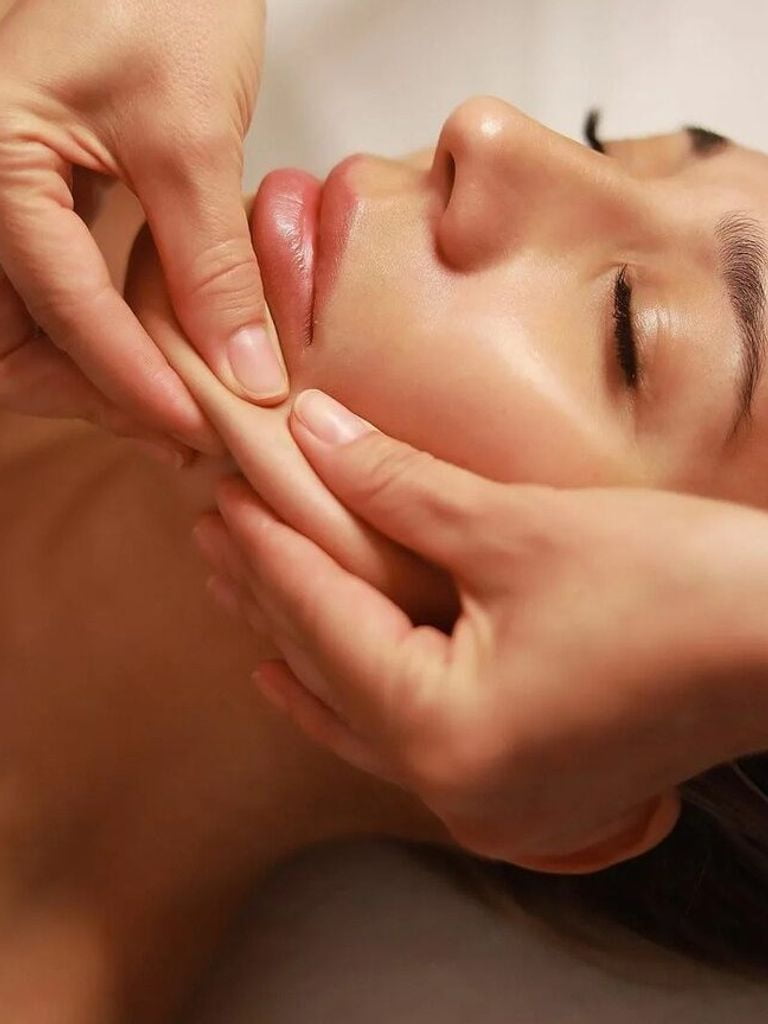 Лифтинг-массаж лица и зоны декольте + маска