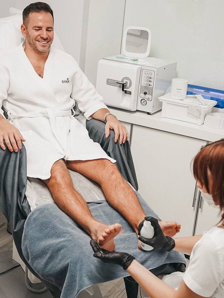 Мужской педикюр (пальчики + стопы)