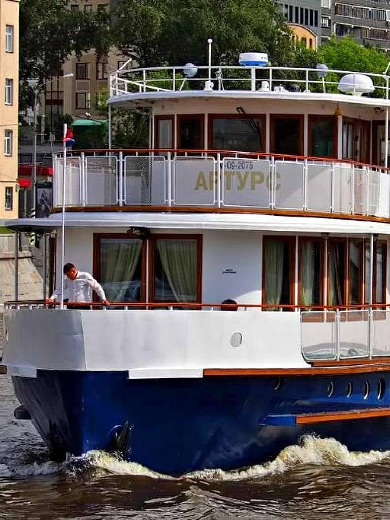 Прогулка на теплоходе Артурс «Вечерняя Москва в огнях»