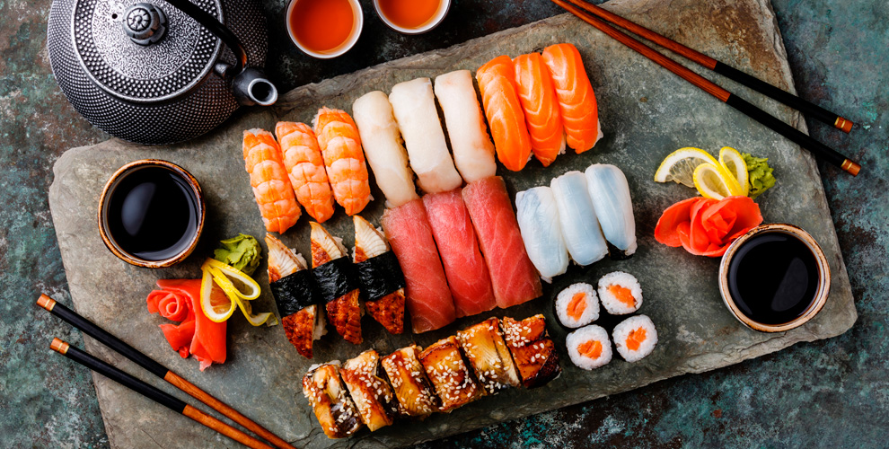 на меню роллов холодных и горячих поштучно, салатов без ограничения суммы чека