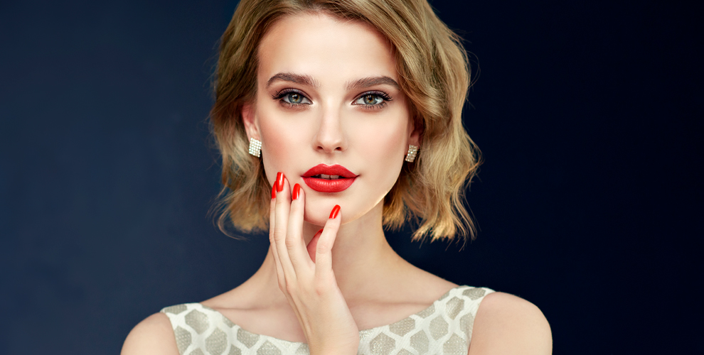 на женскую стрижку любой сложности + мытьё волос + восстанавливающая маска Kapous + укладка по форме