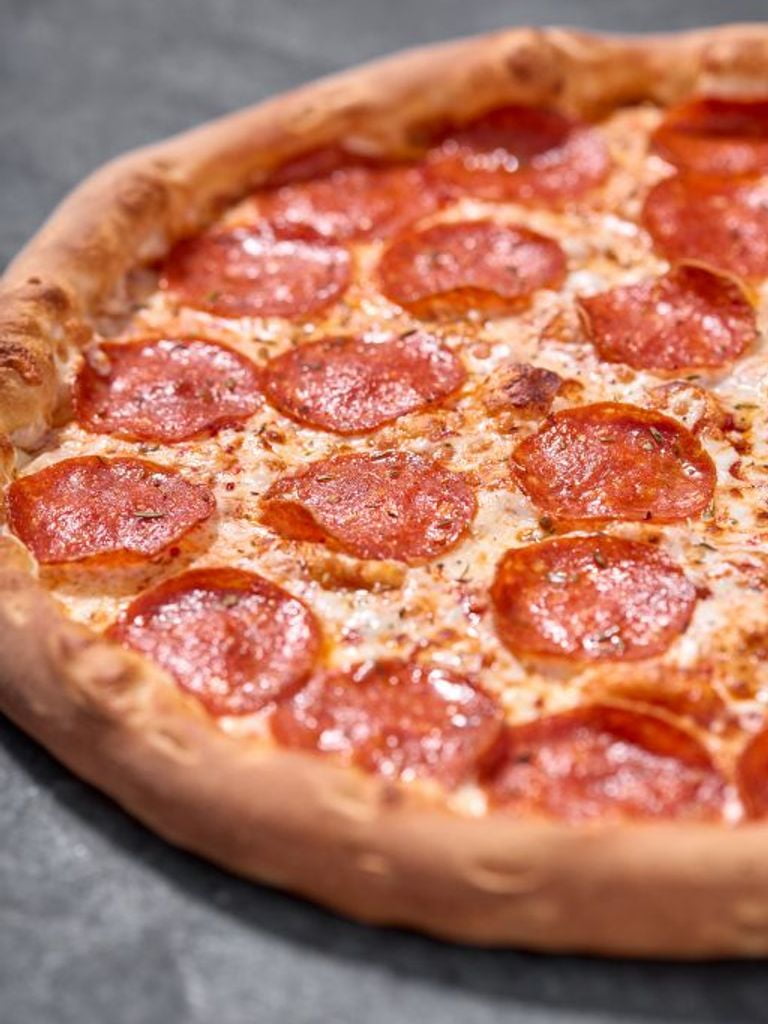 Пицца «Пепперони» 20 см в подарок при заказе от 1650 руб.